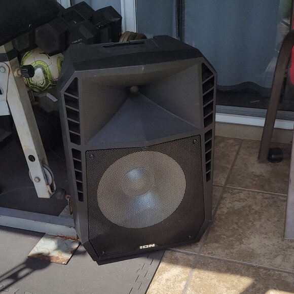 Bluetooth speaker - Picture 1 of 7